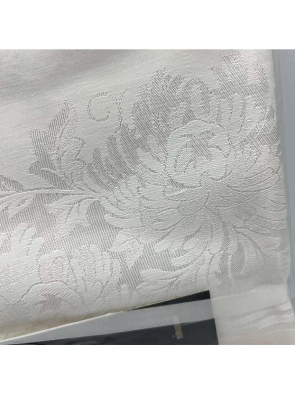 Kemp & Beatley Damask Tablecloth Chrysanthemum White Round 68 Inches